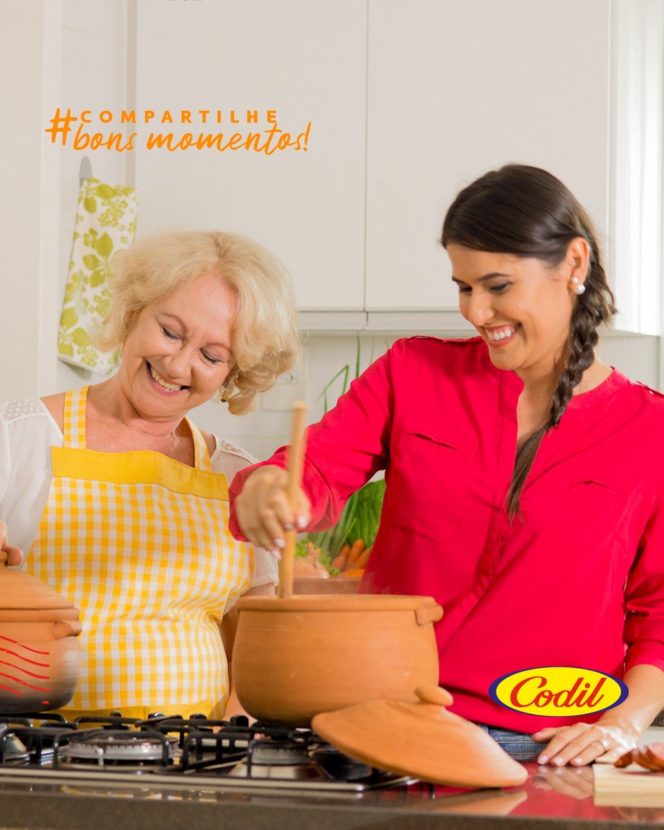 CodilAlimentos's tweet photo. Porque o que faz a vida valer a pena é compartilhar bons momentos com quem amamos! ❤ Quem também adora cozinhar enquanto coloca o papo em dia com uma pessoa especial? Marca ela aqui! #CodilAlimentos #CompartilheMomentos #CozinhaAfetiva https://t.co/UYTx7a27bY