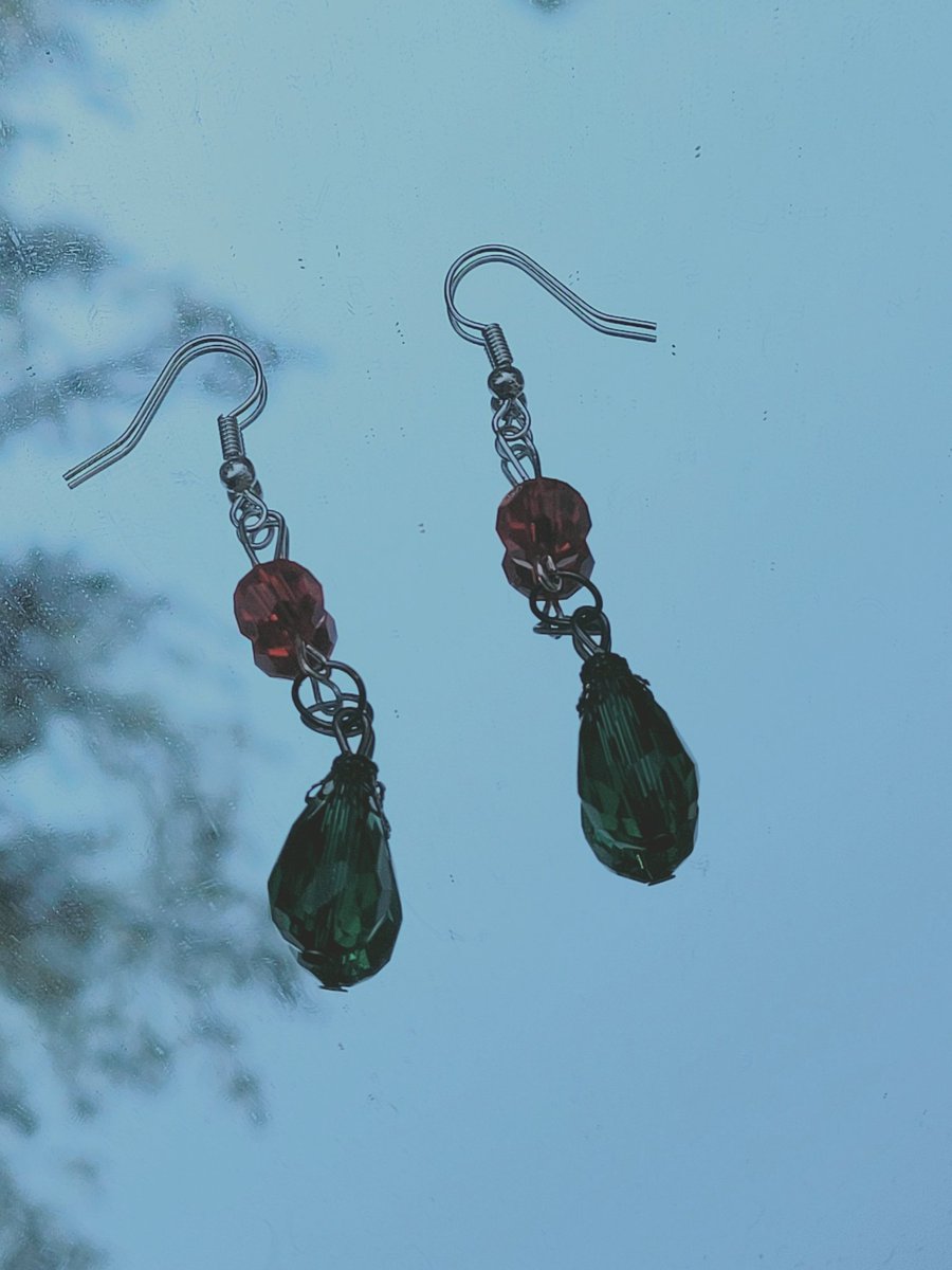 ddckaylee's tweet photo. Plenty of themed earrings for some of your favorite games/pop culture!

Everything is still 20% off with free US shipping thru 8/31!

Just $85 until I reach my goal to pay off bills for the month!

https://t.co/fAIaUW4Pqu https://t.co/f6xPzvYuS5