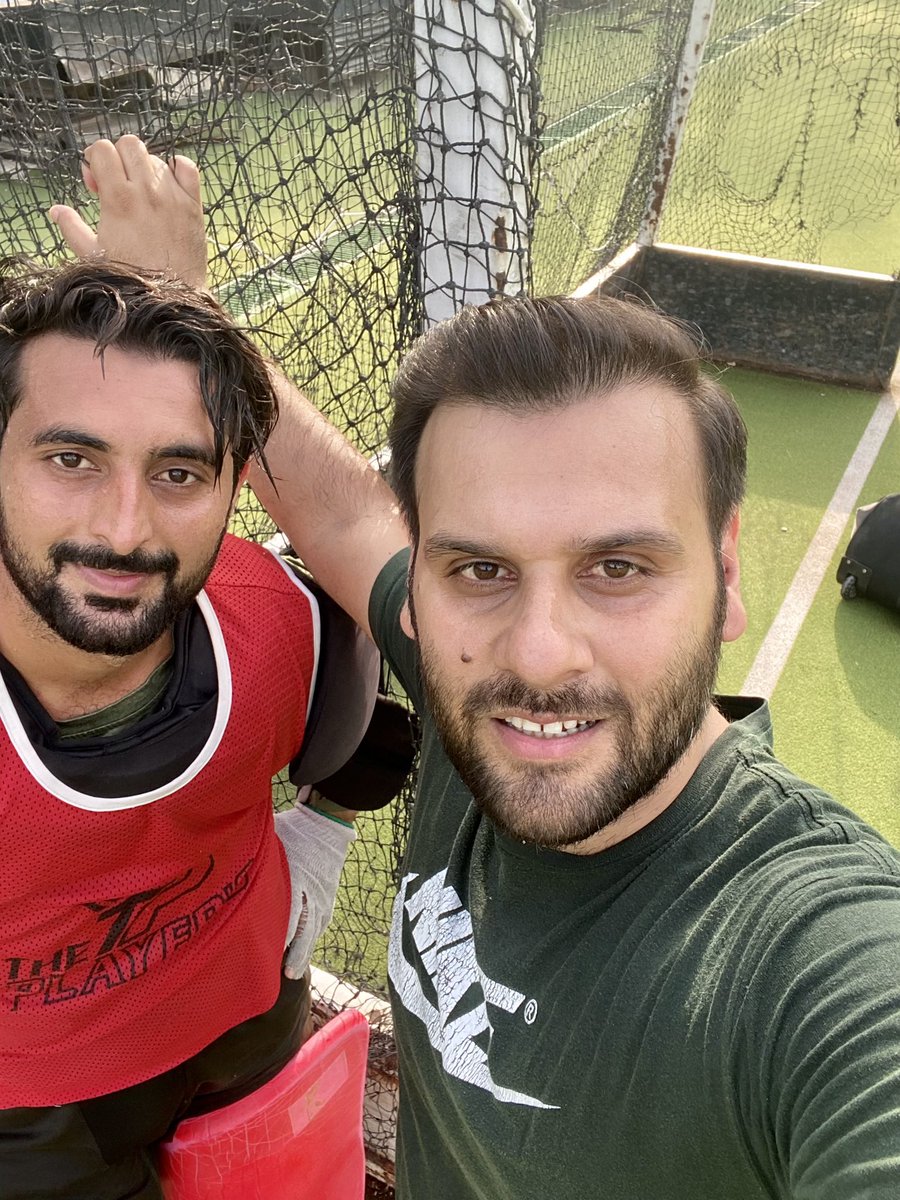 Buttimran58Butt's tweet photo. Always challenging full training session with one Goalkeeper but I really enjoyed my training session with this energetic goalkeeper β¦β¦.π΅π°π#WednesdayMotivation #IB #IGK #Goalkeeprs #Hockey https://t.co/cjG43pxgMn
