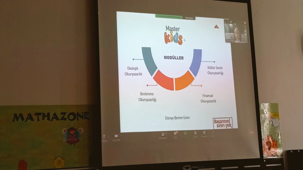 4yasfatma's tweet photo. Master Kids6 Programında yeni döneme yeni içerikler,öğrencilerimiz  yenilikci anlayış,kendini tanıma,hayatını kendi kararıyla idame ettirmeyi öğreneceği yol haritası ile MERAK Yolculuğuna başlayacaktır.Dünya Benim Merkezim🌏
#heranımdabahçeşehir 
#dünyabenimevim 
@BAHCESEHIRMRSN https://t.co/GL2cQrM7S0