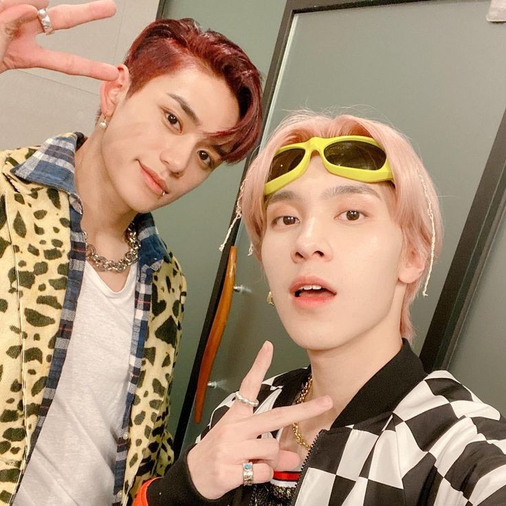 _Stylistnct_'s tweet photo. #WeLoveYouLucas
#thankyouhendery 
@WayV_official @NCTsmtown https://t.co/CYspgVqcKn