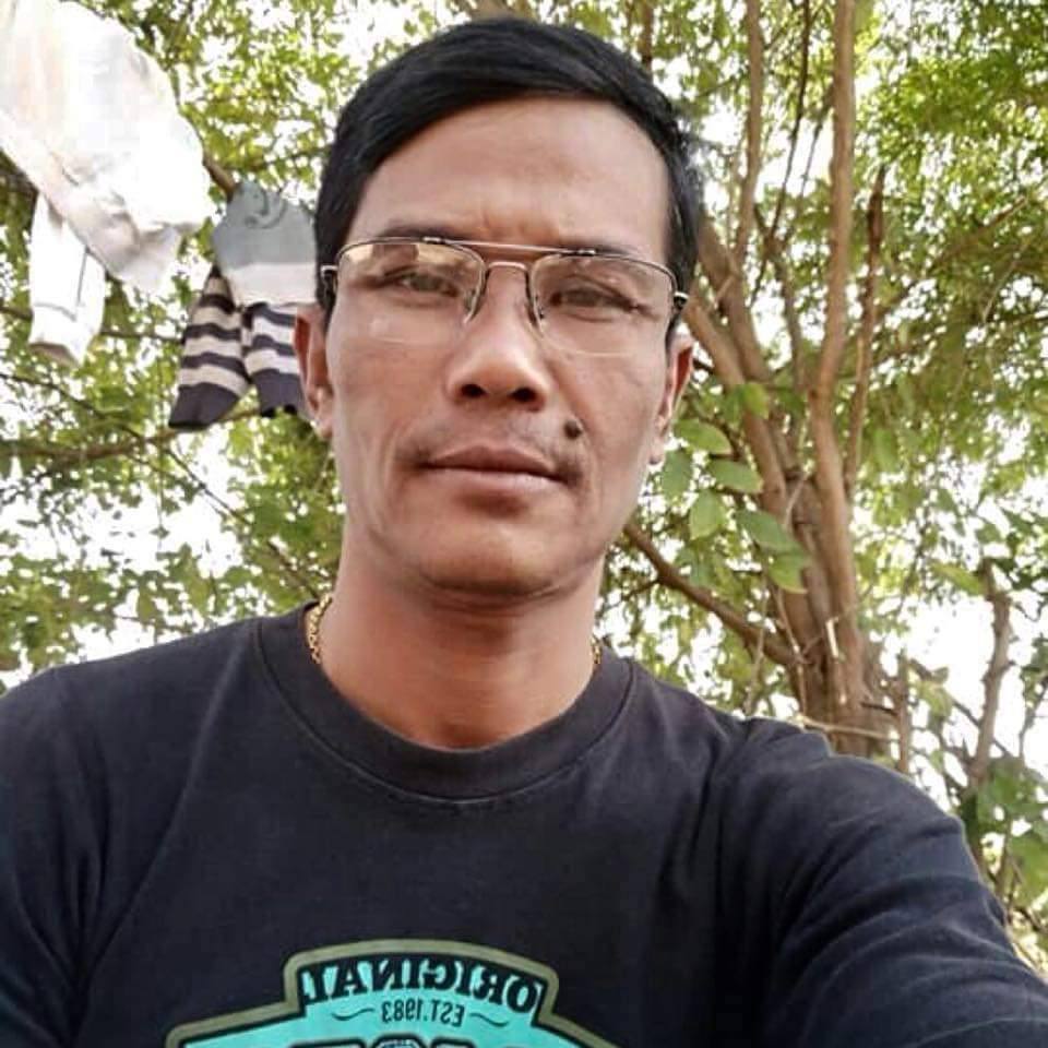 Junta terrorists violently beaten and forcibly abducted U Phone Myat Min,an ordinary light truck driver from Kalama village to Taungdwingyi  from his house on Aug23. Reason of abducting is still unkown.
#UselessASEAN 
#WhatsHappeningInMyanmar
#Aug25Coup