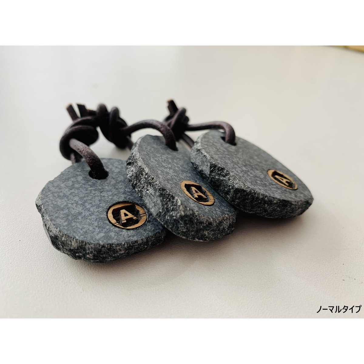 SevenAClimbing's tweet photo. ✅NatureClimbing / キーハンガー

北欧の花崗岩を職人の手で削り出して作られた、NatureClimbingのキーハンガー。

ノーマルタイプは表面にオークで作られたロゴ入り😎
デザイン入りタイプはロゴ＋裏面にデザインが施されています。

https://t.co/NUGL7KSDgj
https://t.co/9bcgccwuAs https://t.co/YF0j4M6i7O