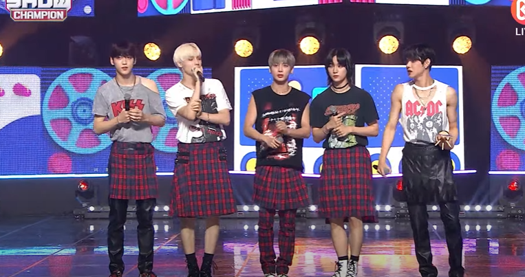 TXTCHART_KR's tweet image. "LO$ER=LO♡ER" won 1st place on Show Champion today! 

#LOSERLOVER2ndWin #TXT13thWin
@TXT_members @TXT_bighit