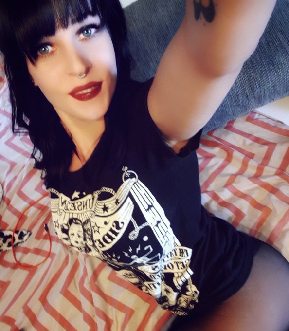 Halbzeit. Hab nen sch&ouml;nen Tag 😘 https://t.co/6eIQRDIWN4