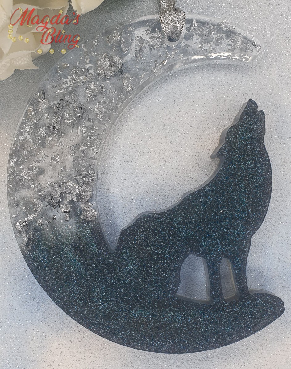 BlingMagda's tweet photo. My latest moon hanging decorations are now added to my Ebay shop (link in my bio).
They are £7.99 with free postage in the UK.
#resindesign #resincrafts #resin #resinmoon #resincraft #resindecor #epoxyart #epoxy #epoxyresin #walldecoration #homedecoration #nurserydecor #walldecor https://t.co/4TROriA01B