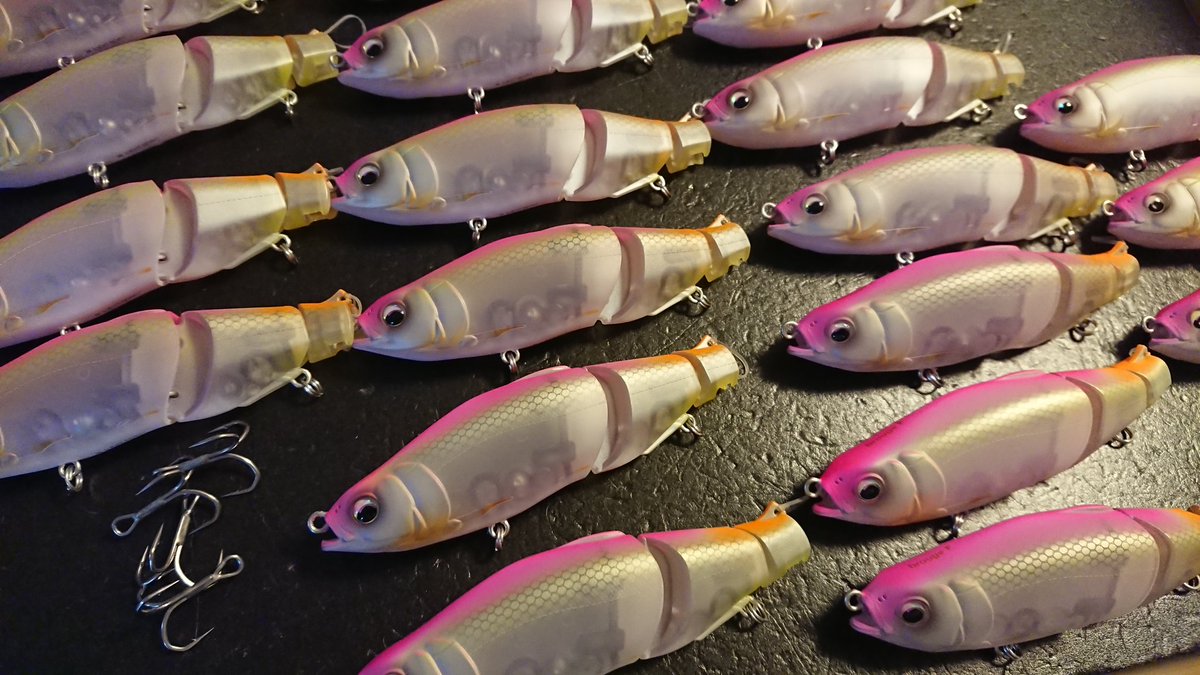 hifumi_creating's tweet photo. ついに…
ようやく…

brouge flex入荷！

フック装着しながら検品
早めの販売目指します✨

#ブルージュフレックス
#brougeflex
#ラボスペック
#labospec
#ヒフミクリエイティング
#hifumicreating
#マットピンクゴースト
#マッディーベイト https://t.co/9t7UDA70pr