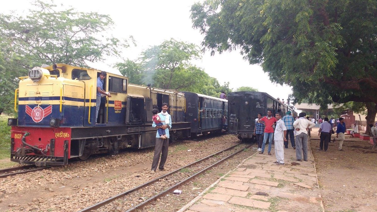 Line Closure: Gwalior - Sheopurkalan Narrow Gauge

Ministry of Railways has granted permission for the closure of the line. The route is to be converted to broad gauge.

Date of closure not yet declared by North Central Railway @PRO_NCR_JHS 

#IndianRailways