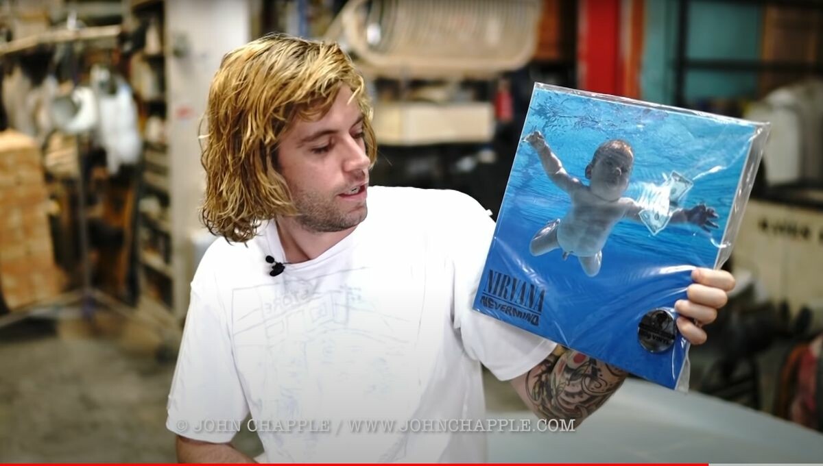 France Inter Le Bebe Nu De La Pochette De L Album Nevermind Poursuit Nirvana Pour Pedoographie Son Identite Et Son Nom Legal Sont A Jamais Lies A L Exploitation Sexuelle Commerciale Qu Il
