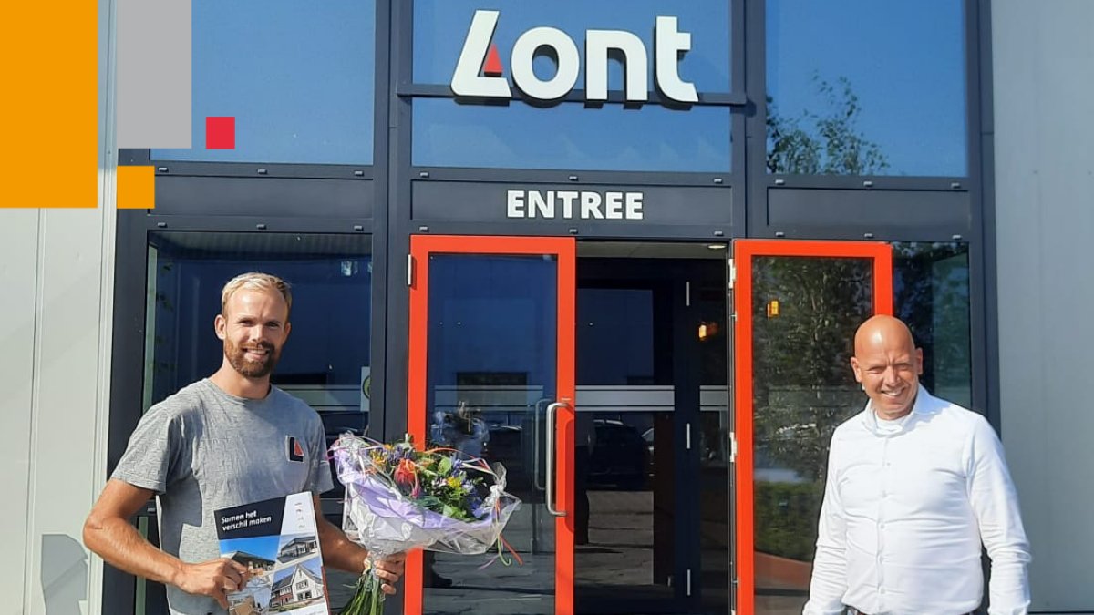 PUBBOUW's tweet photo. √  Wij feliciteren Eelco van harte met zijn contract bij @Lont_bouw. Praktijk Uitzendburo Bouw wenst je er vele mooie jaren met veel werkplezier toe!
#pubbouw #uitzendbureau #vanuitzendkrachtovernaarinleenbedrijf
📸 v.l.n.r. Eelco Voolstra en Gerard van der Duim, directeur Lont https://t.co/yfp9N3Qbsg