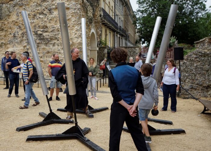 ArtsworkLtd's tweet photo. 🔔The Bell orchestra is coming to town! 🔔
@TheatreCreature's giant chimes will be on #Littlehampton High Street this weekend inviting children & people of all ages to play together for the final #SurprisingSaturday of our #LoveLocalArts events - let's go out with a... gong!🎶 https://t.co/uGPsurV9Li