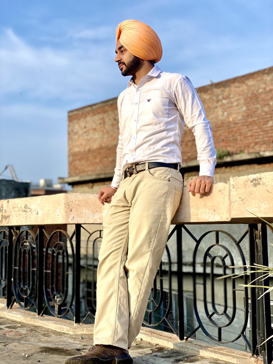 TejGurtej's tweet photo. Suneya Si Tere Bare Lokan Kolon Mundeya
Allrhan De Dilan Vich Dharhke Tun Mundeya
Ve Tere Dil Vich Vasna Buha Kholde Tun Dil Wala Saara
O Hun Tan Viah Karlai Channa Kadon Tak Rahega Kwaraa 😁
#tejgurtej 🌚

#style #positivevibes https://t.co/bckvy5jGgr