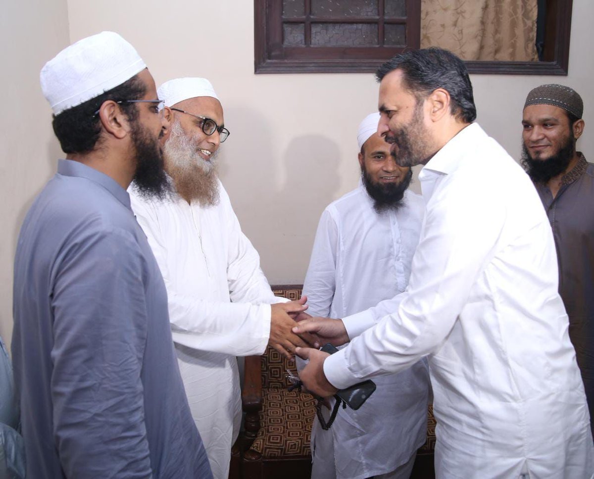 چیئرمین #PSP سید مصطفیٰ کمال کو ناظم آباد کے چار مساجد کے مفتیان کرام، علما کرام اور تبلیغی جماعت کے  اکابرین نے مدعو کیا اور عشائیہ کا اہتمام کیا ، اس موقع پر ڈسٹرکٹ سینٹرل کے صدر عبداللہ شیخ اور دیگر ذمہ دران بھی موجود ہیں -

<a href="/KamalPSP/">Mustafa Kamal Fans</a> 
#MustafaKamal #Karachi #Pakistan