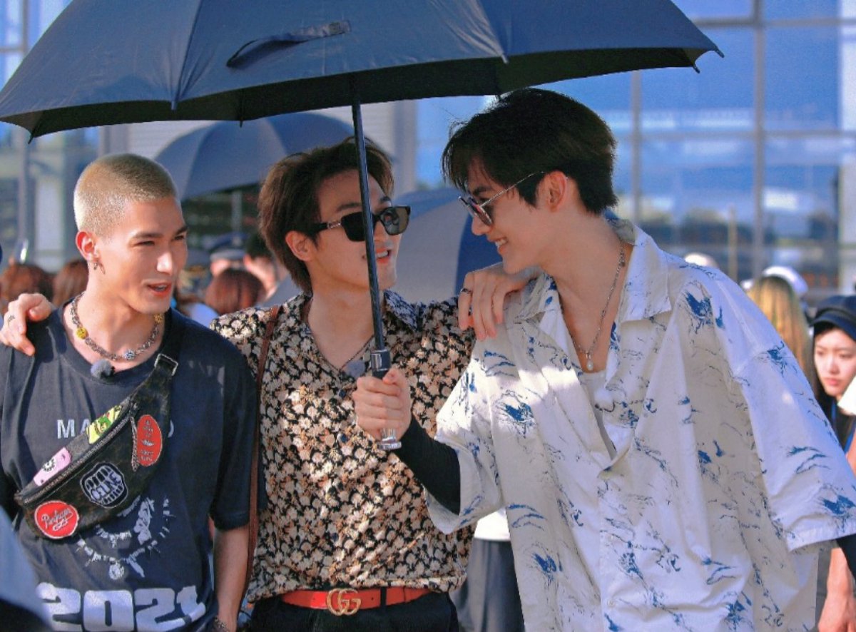 shinesmyheart's tweet photo. เจ้าพวกแก๊งเล่นเกม แก๊งเราโคตรเท่ https://t.co/xnKB1pZToM