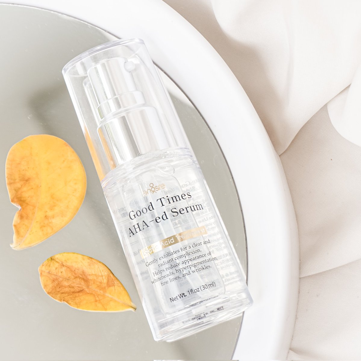 alisarnabila's tweet photo. EXFOLIATING SERUM SEJUTA UMAT! ❤

Akhirnya geeengsss, aku bisa cobain Langsre Good Times AHA-ed Serum 🥰

Jujur, dari dulu aku penasaran sama serum AHA karena banyak review yang bilang ngaruh buat tekstur kulit dan cerahin kulit 👍🏻

Apakah serum ini ngefek juga di kulitku? 👀 https://t.co/v3LUnIVTUD