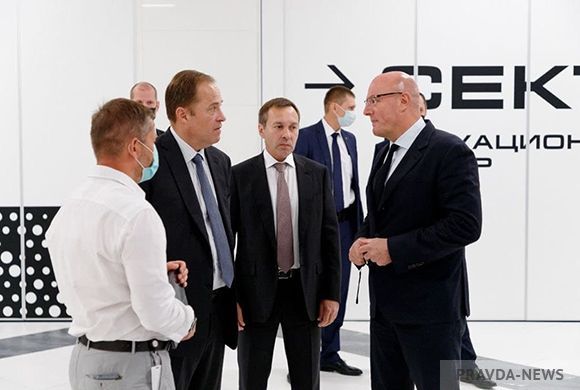 Заместитель председателя правительства РФ Дмитрий Чернышенко провел встречу с полномочным представителем президента РФ в Приволжском федеральном округе Игорем Комаровым pravda-news.ru/news/vlast/dmi…