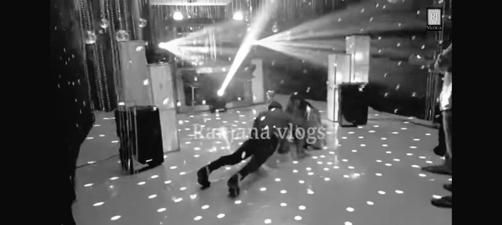 _alien_fromIPZN's tweet image. &quot;&quot;AREE AAGGG LAGE BASTI MAIN
PARAKSHITA APNI MASTI MAIN&quot;&quot;

😂🔥😂🔥
Niche Girke Soogaye(🌚) Donokedono 🤣
[Koi Yaad dilao Bed Nahi Pharsh &quot;Pharsh&quot; hai ] Patana Nahi DIU samajh BAITHE hai😌🌚

#IshkParZorNahi #Parakshita #Offscreen #Masti #AagLAGEinBasti🔥