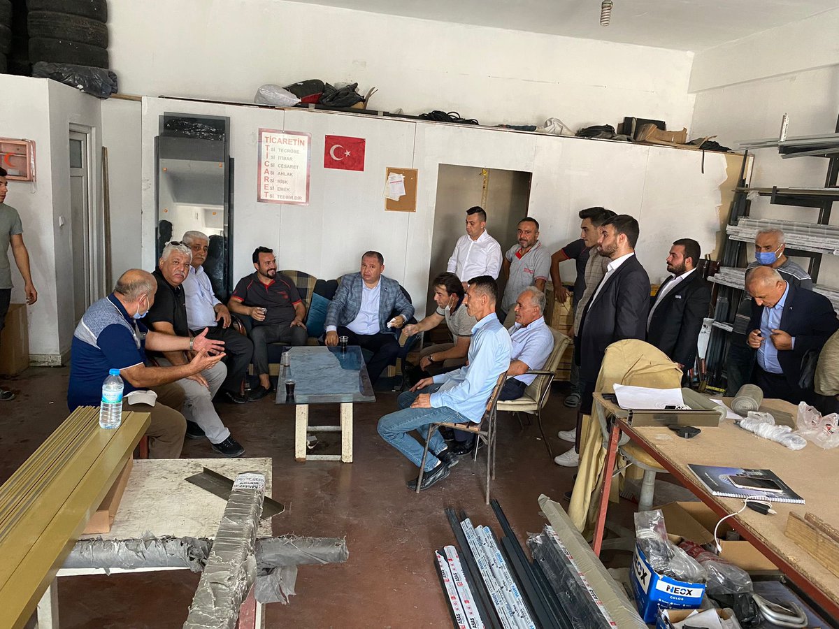 Avkthalilozturk's tweet photo. Helal kazancın bereketi ve hayrının sonu yoktur. Alın teri ve el emeğini bizlere hizmet olarak sunan Sanayi Çarşısı esnafımızla bir araya gelip onların dertlerini dinlemek bizlere huzur veriyor. https://t.co/JBp0j7aJK3