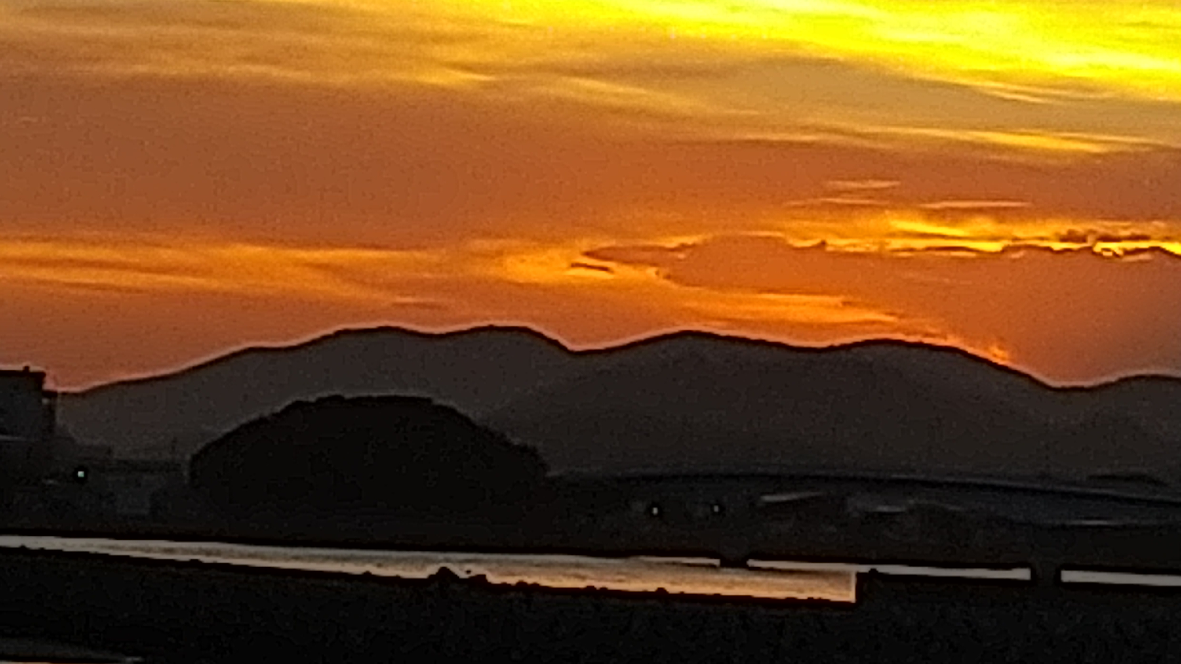 Shiawase Yuki 二週間ぶりの夕焼けです 感激ものです でも二度焼けしてほしかた そしてあんなにうるさかったセミの季節から 赤トンボの季節に 夕焼け 瀬戸の夕景 赤トンボ アキアカネ T Co T2bisilhne Twitter