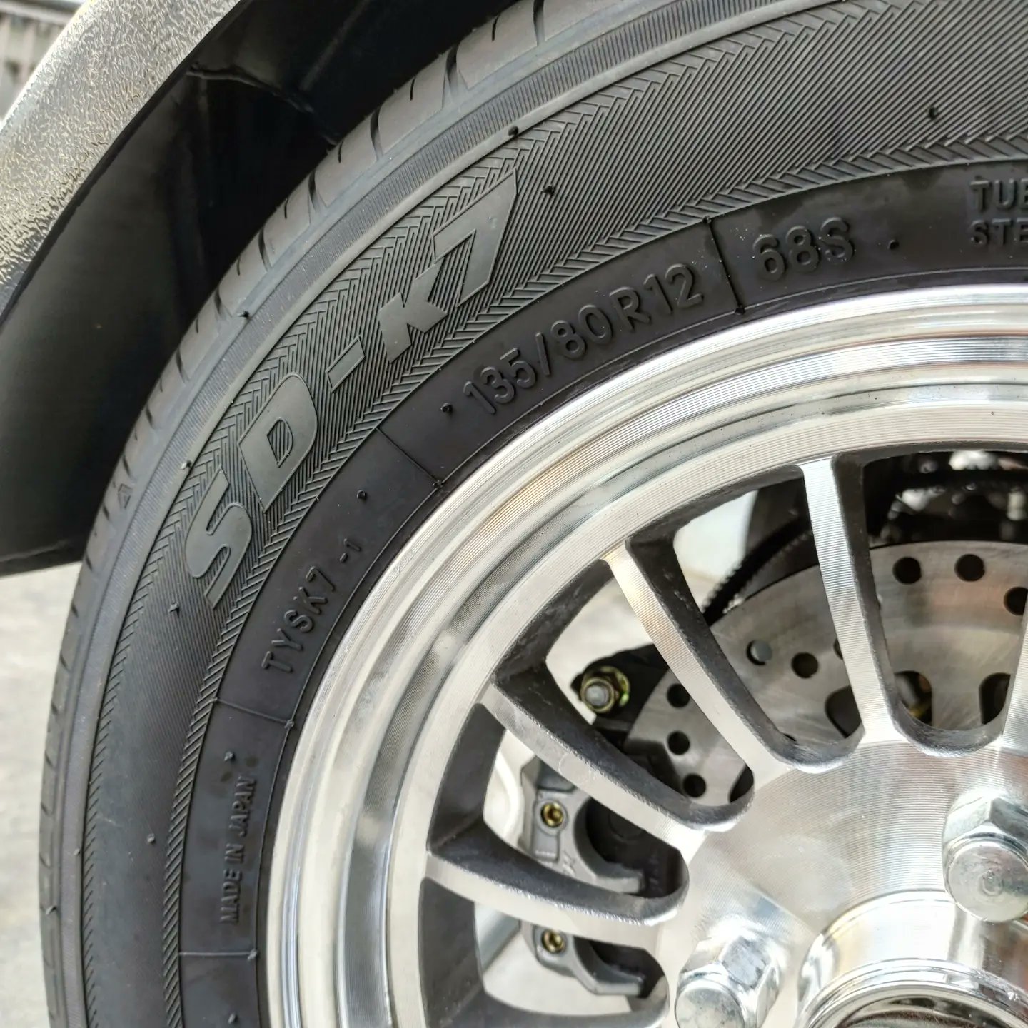 お試し価格！】 4.00-12 ＡＰトライク APtrikes 純正 チューブレス