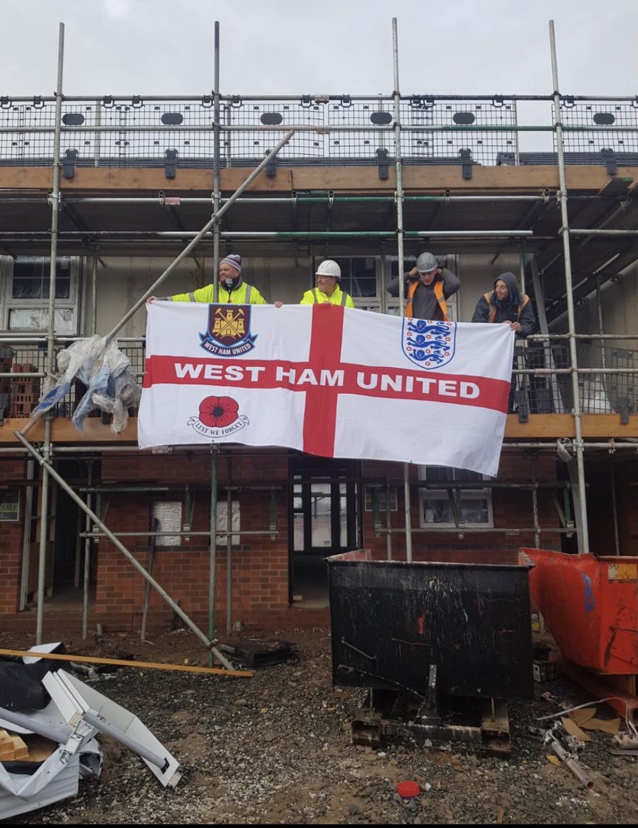West Ham flags tweet media