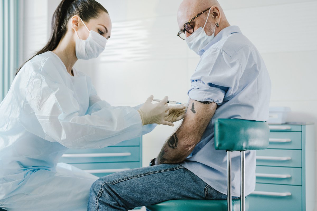 Die Schweizer Wirtschaft will zurück zur Normalität und ruft zum #Impfen auf! Um die bisherigen Erfolge in der Bekämpfung der Corona-Pandemie nicht zu verspielen, muss die Schweiz ihre #Impfquote weiter erhöhen. Je höher die Quote, desto geringer die Gefahr weiterer Mutationen.