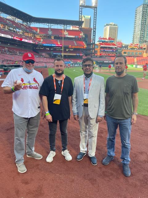 What an honor and a privilege throwing the first pitch at last night's @Cardinals game to welcome global guests to #StLouis for the #USSOYExchange. A moment I’ll remember forever. @USSEC @USSoy @1jsutter