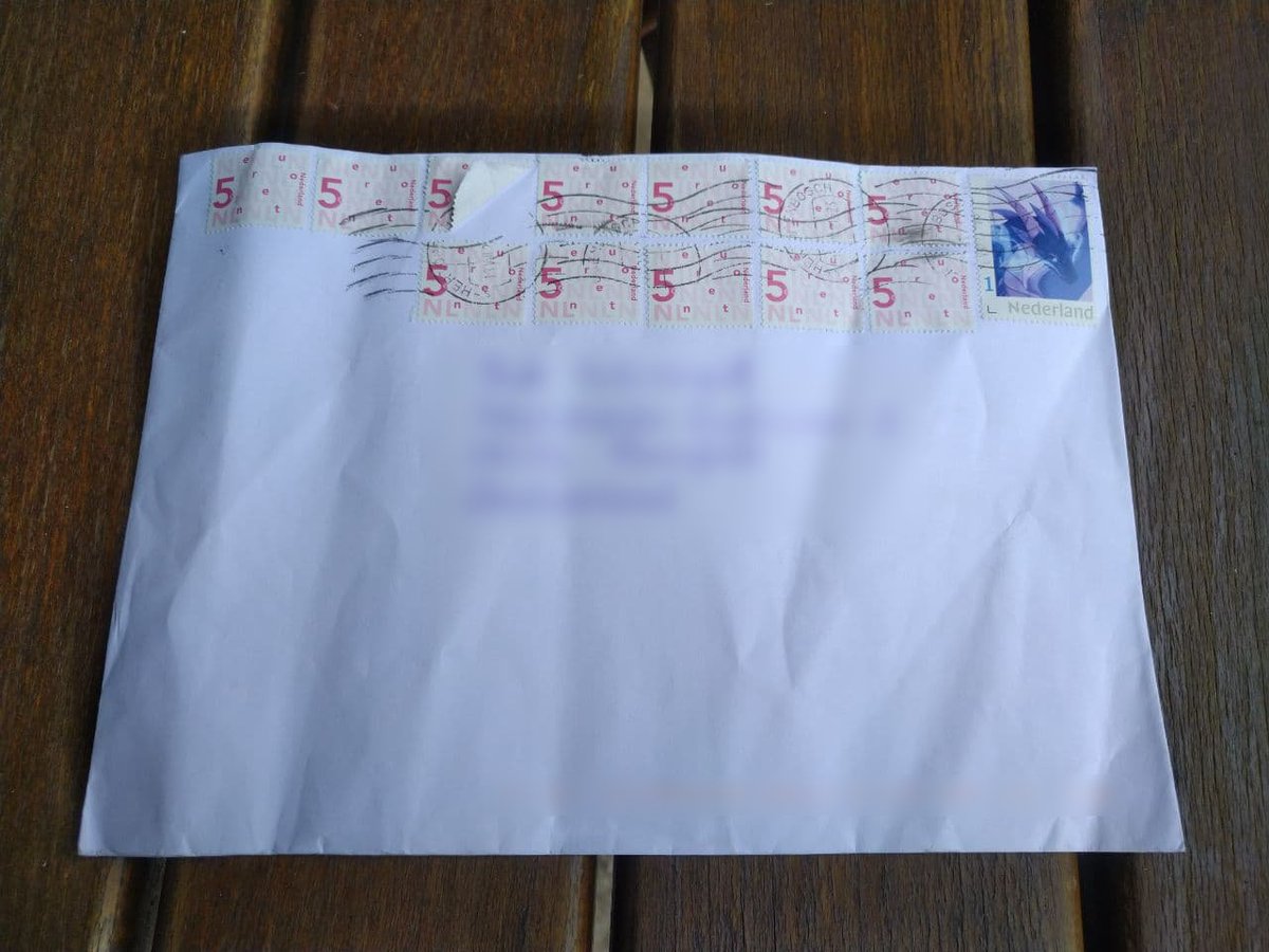 jelle619's tweet photo. @PostNL — Is dit acceptabel? Compleet verkreukt, vol met vlekken, voetstappen en de postzegels beginnen eraf te vallen van alle ellende. https://t.co/1Qu08szZPs