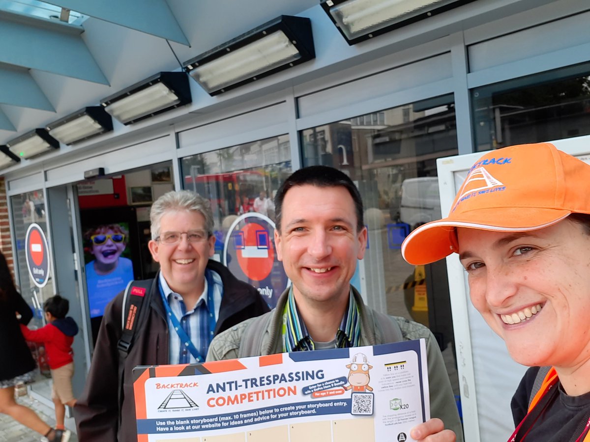 HeartCRP's tweet photo. All done at #Bromley South this morning. Spoke to lots of families about @backtrack_comp , saw many friends&families seeing each other for the first time in a long time & even snuck in some #CommunityRailCake with @DanRailing & Matt from @Se_Railway
@CommunityRail @watfordgap https://t.co/XtQ0cfHPjl