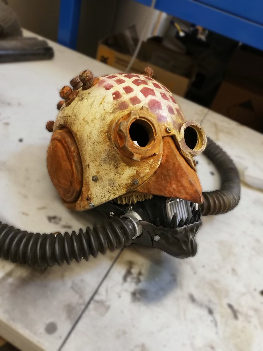 SweetLDNTV's tweet photo. Some new developments for the Engineer's helmet! While costume development may seem like a glamorous business, you can imagine the patient needed to build up a good layer of rust...! 🛠

#Helmet #Tubing #IndieSeries #TVSeries #PostApocalypticArt #PilotEp #CyberpunkArt #SciFiTV https://t.co/TTIrRPPl6w