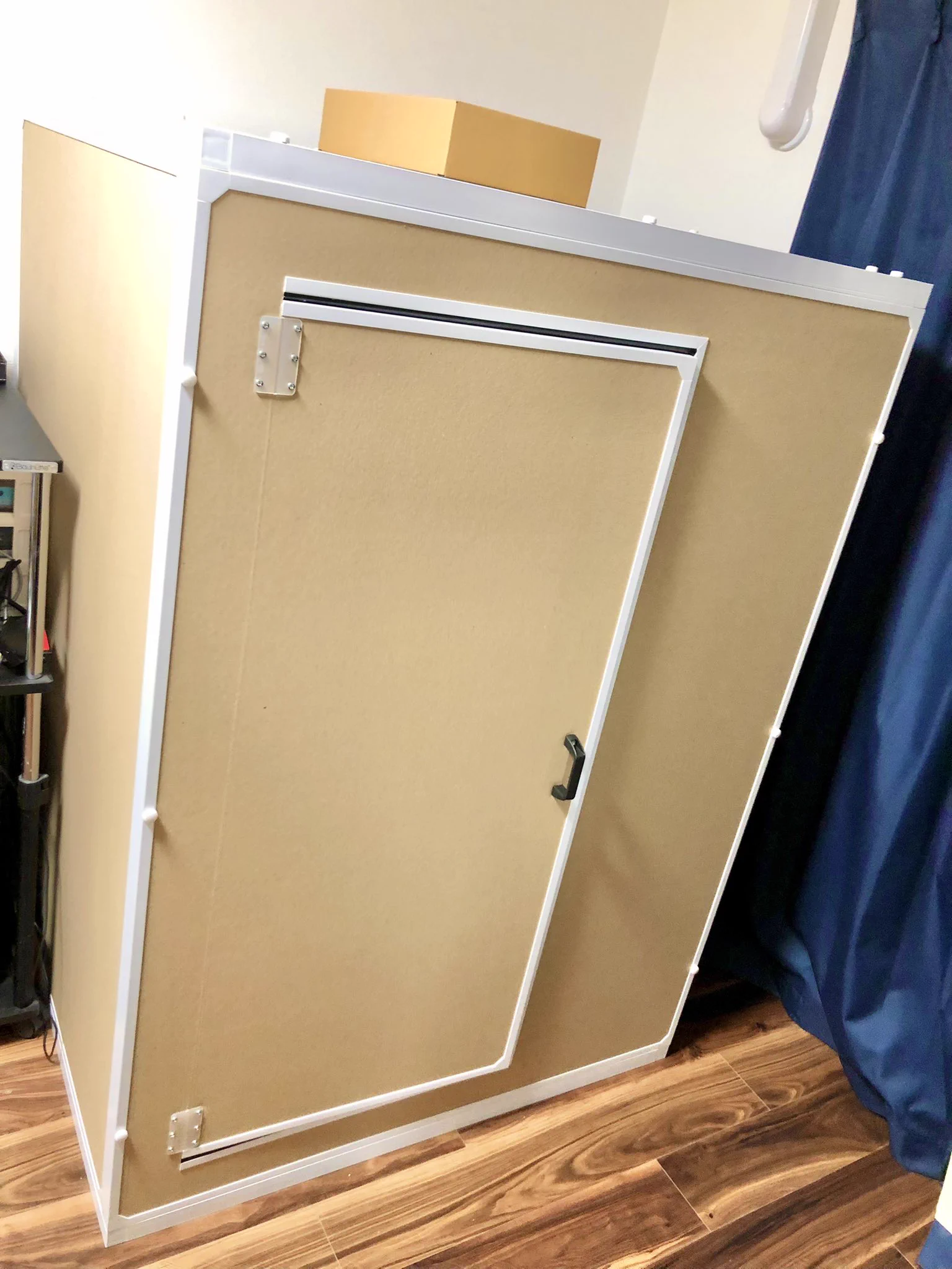 配信者は大変？やりたくないホラーゲームのために20万近く使い自宅にネカフェを作る！