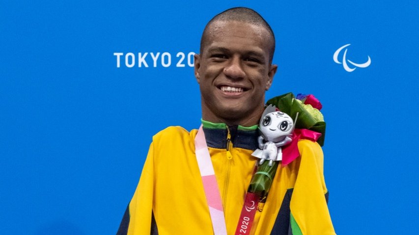 geglobo's tweet photo. Bom dia com chuva de medalhas do Brasil na natação dos Jogos Paralímpicos! 🤩

🥇 Gabriel Bandeira (com recorde da competição)
🥈Gabriel Araújo 
🥉 Phelipe Rodrigues
🥉 Daniel Dias

Confira detalhes ➡ https://t.co/YdbyT1arMU #Paralimpíadasnoge #JogosParalimpicos https://t.co/iXCovU1wrS