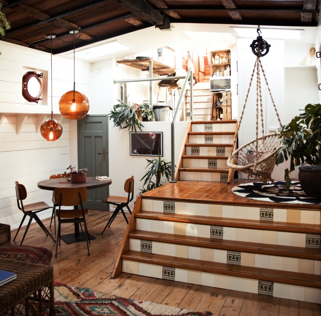 Captain Pippi is een groot authentiek vrachtschip uit 1927, gedokt in het creatieve dorpje Schellingwoude, Amsterdam-Noord met een moderne bohemian huiselijke inrichting! Meer weten? Check de website:
andersvergaderen.nl/.../amsterdam/…