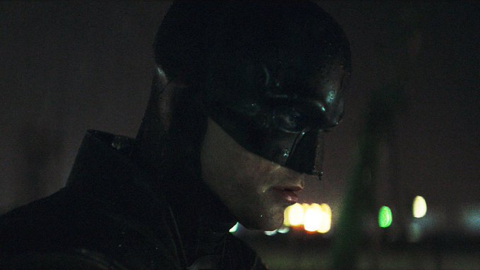 NewsSeriesFR's tweet photo. Robert Pattinson dit que "#TheBatman" sera "radicalement différent" des autres films de Batman.
Le réalisateur Matt Reeves confirme que ce n'est pas une histoire d'origine, mais c'est #Batman à ses débuts. https://t.co/f4zspKg7XJ