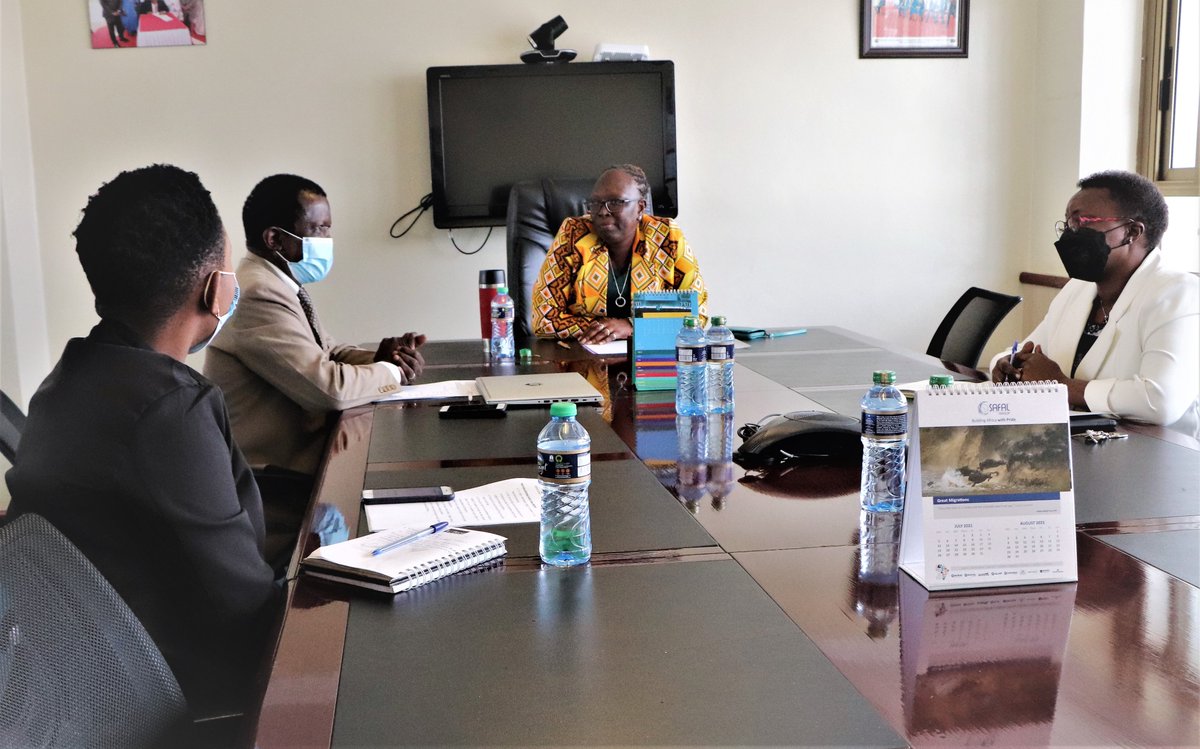 Cabinet Secretary for Industrialization <a href="/maina_betty/">Betty C Maina, EGH</a> held discussions with the Managing Director of East African Tea Traders Association, <a href="/InfoEatta/">EATTA</a> Mr. Edward Mudibo, on enhancing collaboration with the Ministry. <a href="/Trade_Kenya/">Trade Kenya</a> <a href="/DavidOsiany/">🇰🇪 David Osiany, HSC</a> <a href="/Ps_AmbKaberia/">Amb. Kirimi P. Kaberia CBS</a> <a href="/lawrenc_karanja/">Lawrence Karanja</a>