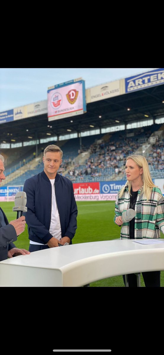 ToniKroos's tweet image. Locker flockig in Badehose gehts in „Training gibt's nicht. Wir denken von Spiel zu Spiel" um Felix‘ Debüt als Experte und das Bemühen um sein Comeback, die anstehenden Wahlen, Zahnarztbesuche uvm. 
@ApplePodcasts ➡️ apple.co/2XVeIQC
@SpotifyDE ➡️ spoti.fi/3De2y5r