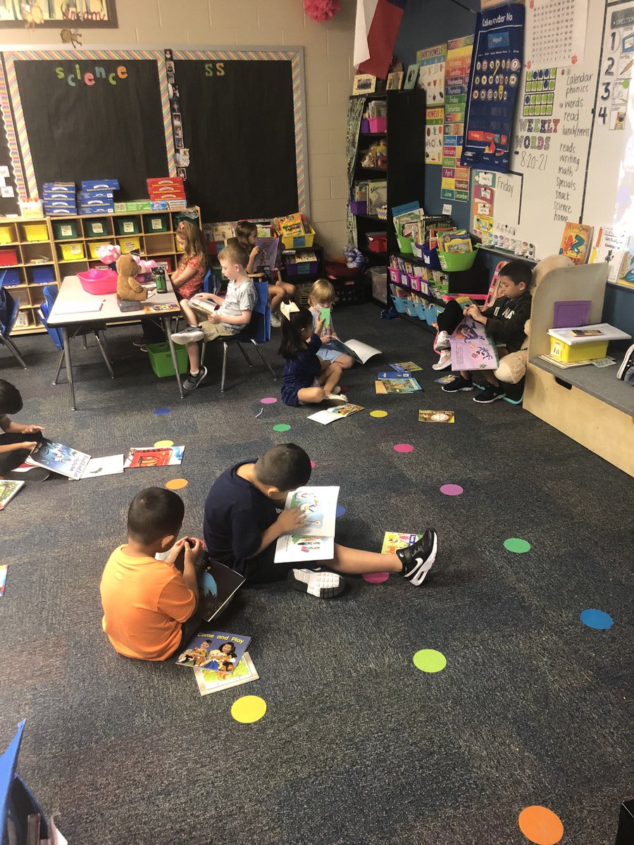 LulusCreations5's tweet photo. Learning how to read independently for Readers Workshop! #betheone #pattersonpumas #read @PattersonCISD https://t.co/PLu1qeH5Dp