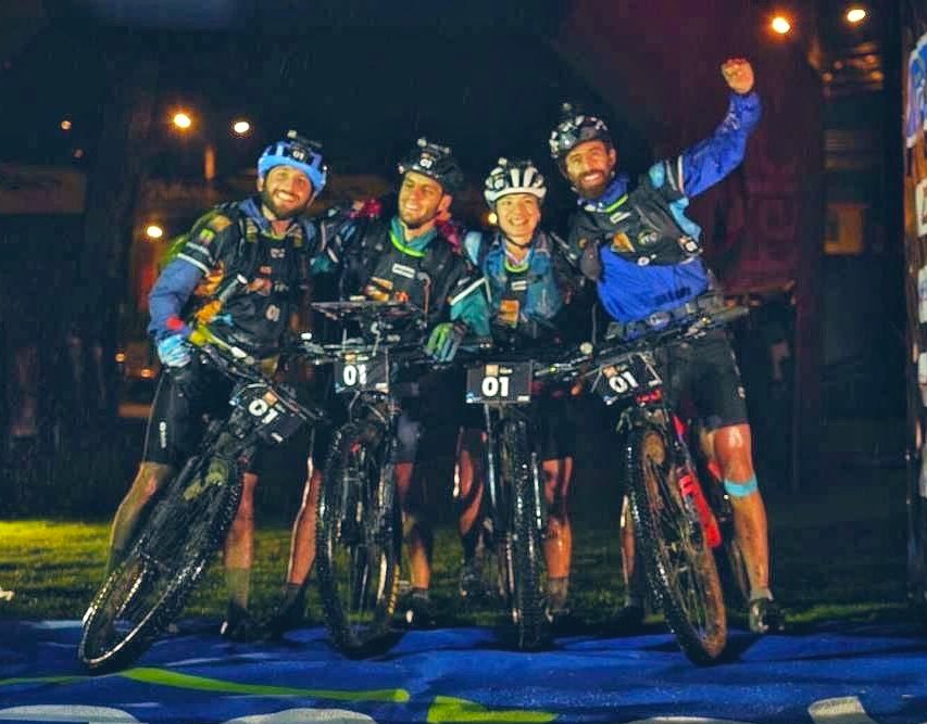 #MovistarAventuraTeam 
Ganadores del <a href="/Huairasinchi/">Huairasinchi</a> 2021
🏃🏽🏃🏾🏃🏼🏃🏽‍♀️🇪🇨
<a href="/martinsaenz/">Martin 🇪🇨</a> 
<a href="/VicCalisto/">Victoria Calisto</a> 
<a href="/JoaquinLopezItu/">Joaquin Lopez</a> 
<a href="/FelipeMunchmey1/">Felipe Munchmeyer</a> 
FOTO: <a href="/proyaventura/">Proyecto Aventura</a> 
4to título para el equipo de <a href="/MovistarEC/">Movistar Ecuador</a> 🎉🎉🎉
<a href="/karlmtb/">Karl Egloff</a> <a href="/nicomiranda360/">Nicolás Miranda</a>