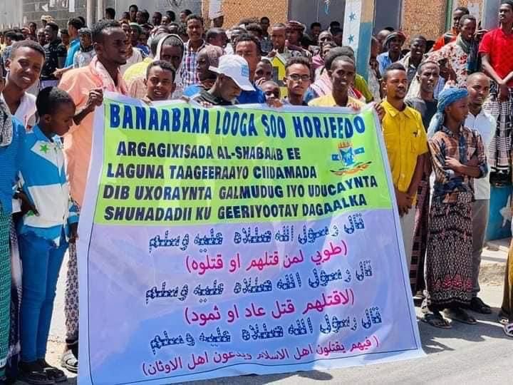 AbdinasirAM's tweet photo. Our condolences to the brave martyrs of the military offensive in #Galmudug. We stand w/ protesters in #Galkayo who support local communities, #SNA &amp; Galmudug forces to liberate rural areas from extremists. #Somali people are strongly opposed to extremism. 
#DrAbdinasir2021 https://t.co/Qs0ckQMonQ