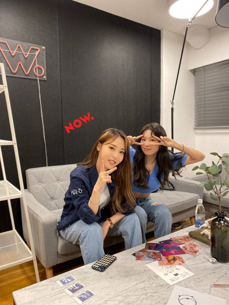npop_zip's tweet photo. #studio문나잇 오늘은 문대표(#마마무 #문별)가 아끼는 동생💛 #레드벨벳 #슬기 가 새 앨범 들고 놀러 왔어요🐹🐻 찐친 케미 같이 봅시다🤭 이제 막 시작했어요! #NOW온에어 #MAMAMOO #RedVelvet 보쇼🌙바로보기https://t.co/OnKl5ncYlw https://t.co/YfdkZmtPPM