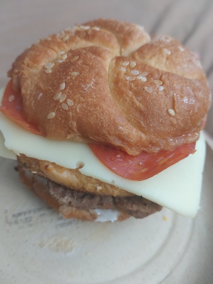DempseyHolden's tweet photo. I made a #salmon/#cheeseburger with #miraclewhip #whitecheese #pepperoni and #baconbits. @MiracleWhip https://t.co/CicnSRGIFl