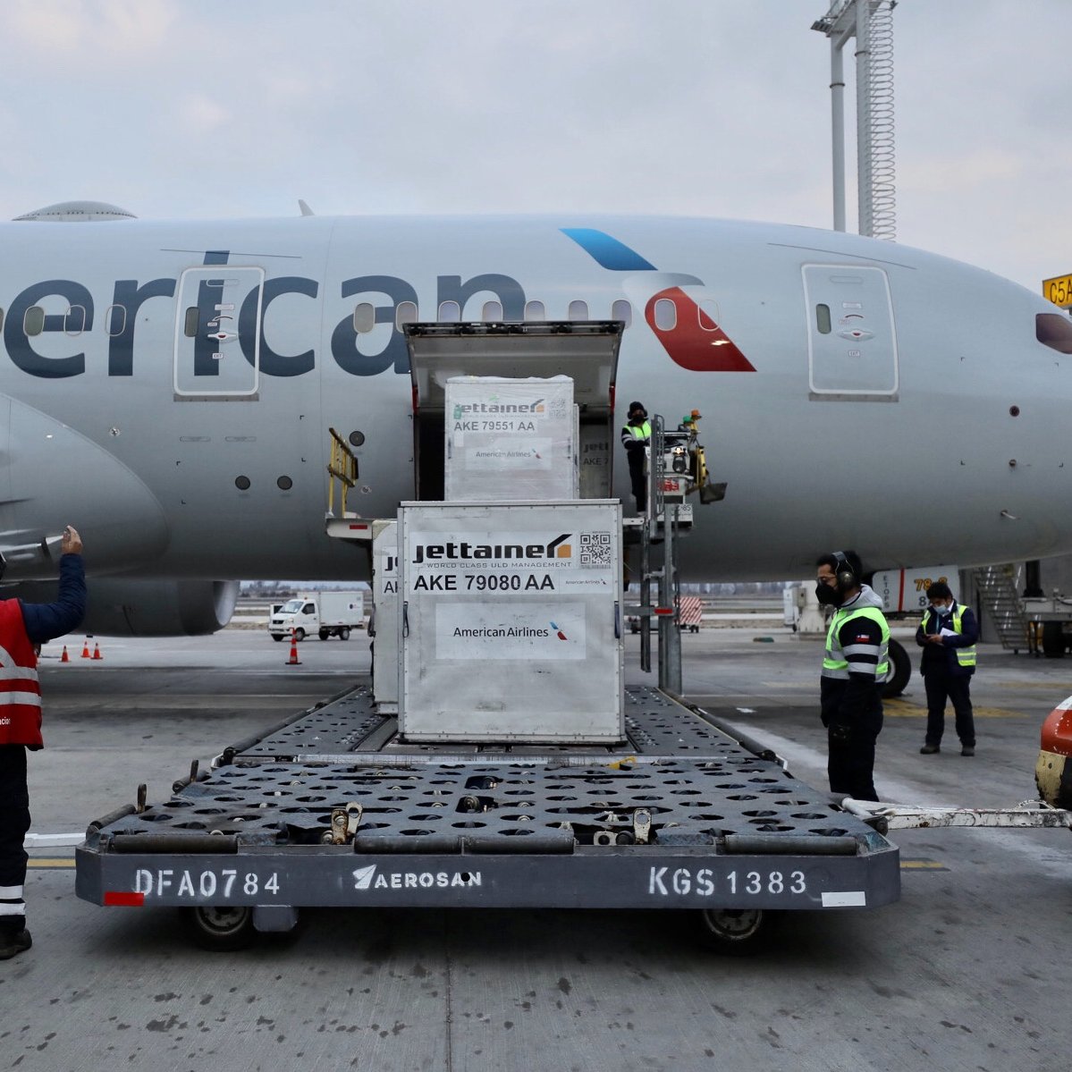 🛬🛬🛬🛬🛬🛬🛬🛬🛬🛬🛬

¡Iniciamos el día con buenas noticias!

Hoy llegó el primero de dos cargamentos de dosis de la vacuna contra #COVID_19 del laboratorio Pfizer-BioNTech. Se trata de 189.540 dosis que permitirán continuar con la campaña de vacunación masiva #YoMeVacuno✌️