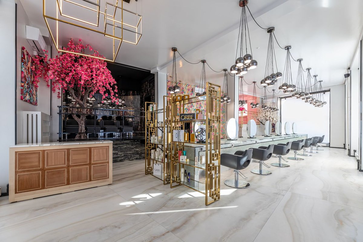 "There are always flowers for those who want to see them." (Henri Matisse) 🌸

📍Coiffure Valentino - Seefeldstrasse (Zürich).

#gammabross #coiffurevalentino #Zurich #salondesign #salonowner #salondecor #saloninteriors #modernsalon #italiandesign  #MadeInItaly