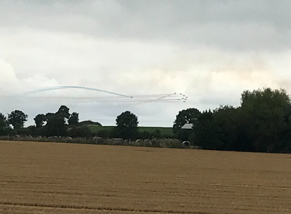 It was nice of the RAF Red Arrows to put on a display for us on Nottinghamshire Day. Now, off to celebrate with a pork pie &amp; some mushy peas with mint sauce. #NottsDay