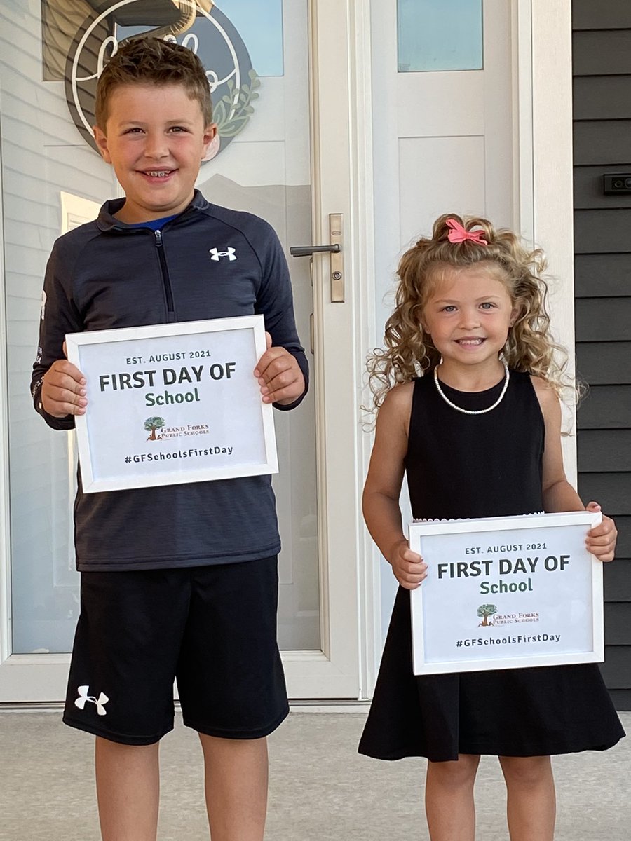MrsBartsch's tweet photo. Happy first day of school! #GFSchools #GFSchoolsFirstDay #GFisCooler https://t.co/dxukQO1BZw