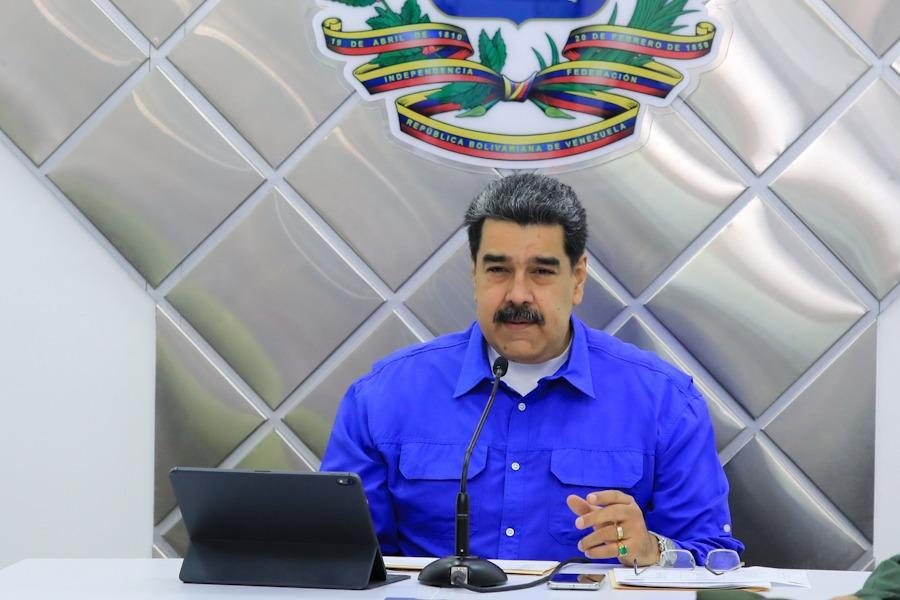 La #FANB está alerta por las fuertes lluvias en el país. Por orden de nuestro Pdte CJ <a href="/NicolasMaduro/">Nicolás Maduro</a> se decreta estado de emergencia en el Edo. Mérida donde en unión cívico militar policial se realizarán los esfuerzos necesarios para atender a los afectados por las inundaciones.