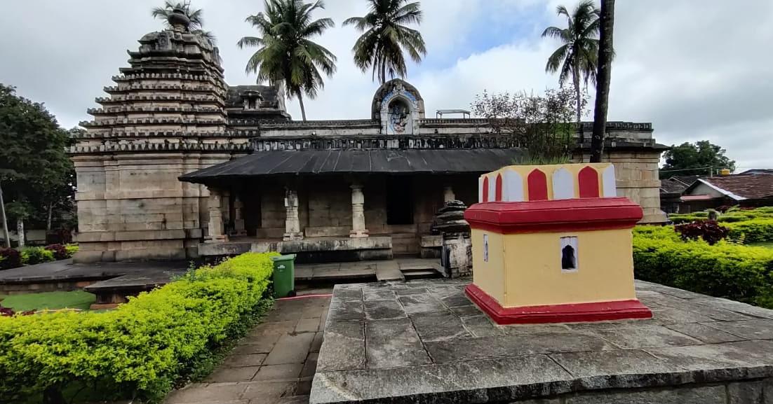 BelagaviKA's tweet photo. ಕದಂಬರ ಎರಡನೇ ರಾಜಧಾನಿ, ಖಾನಾಪುರ ತಾಲೂಕಿನ ಹಲಸಿ ಗ್ರಾಮ 😍❤
@belagavika
#halasi
#belagavika
PC : @the_ajithnpatil https://t.co/5YkXap6a6O