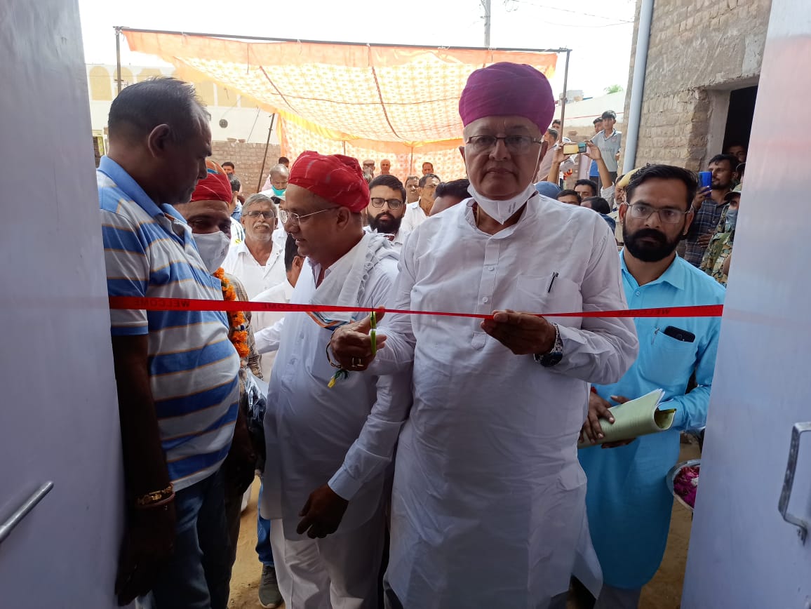 बीकानेर के बंगला नगर में सामुदायिक भवन का उद्घाटन किया।