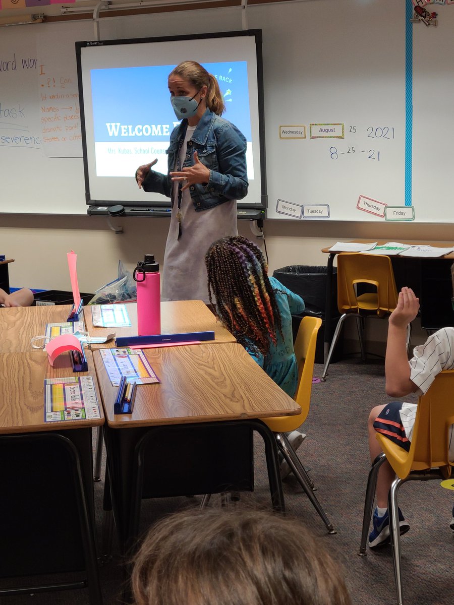 MrsPatyksclass's tweet photo. Mrs. Kubas came in for our welcome back to school visit. #kenstonspired https://t.co/Emk0A43ddK