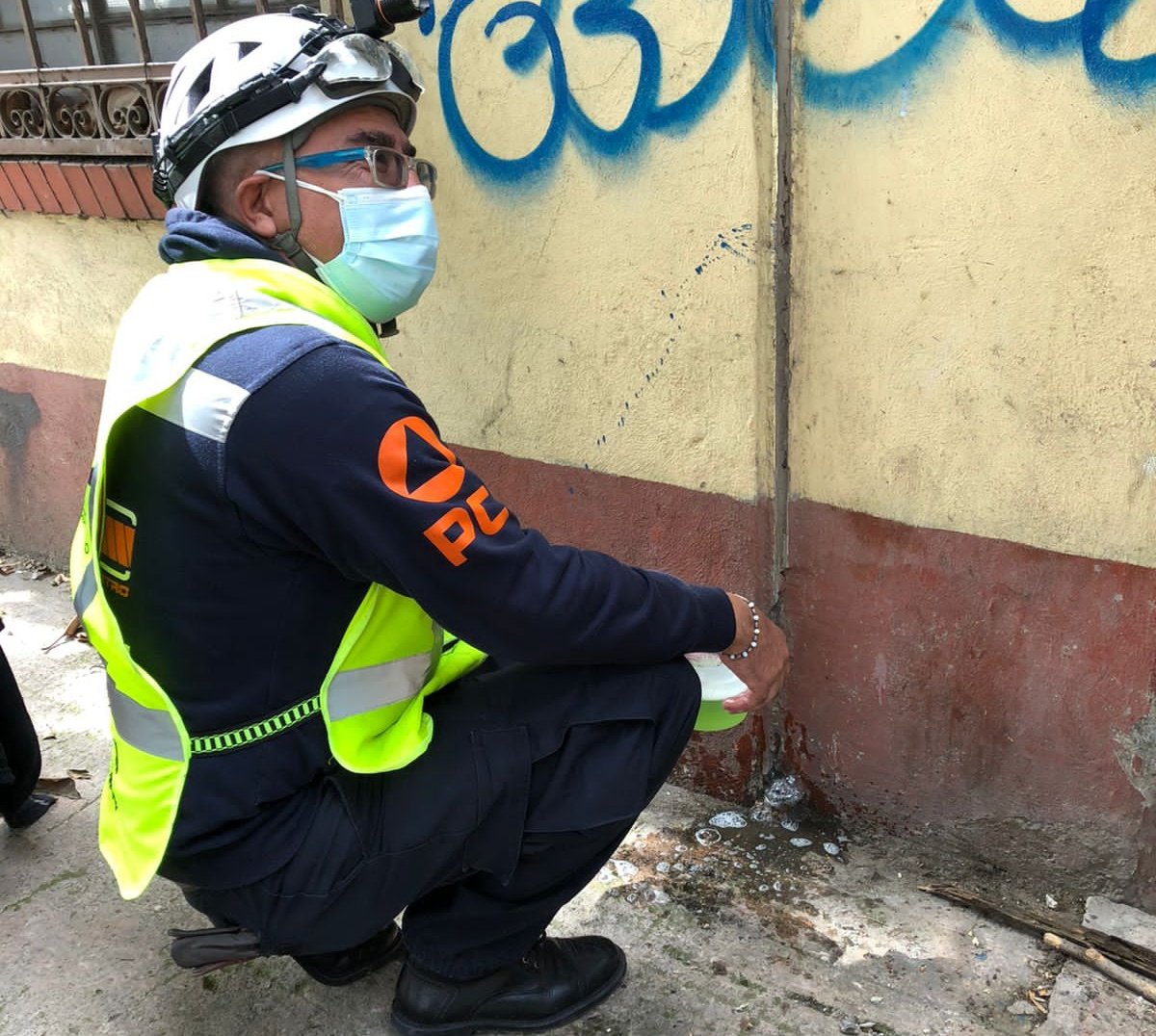 AlcaldiaMHmx's tweet photo. #MHInforma ⚠️ Personal de @MHDEProtCivil y @Bomberos_CDMX acuden a la colonia #Tlaxpana para atención a fuga de gas. Se encuentra todo bajo control, no hay personas lesionadas y no existe riesgo para la población.

#MHelCorazónDeLaCapital https://t.co/NxNY2BAWKl